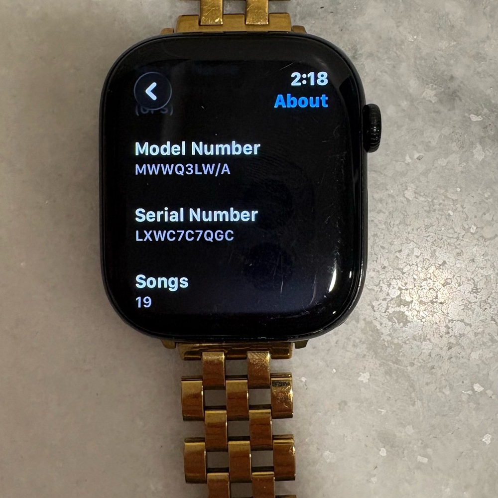 Apple Smartwatch-Series 10 (GPS) - Picture 2 of 4